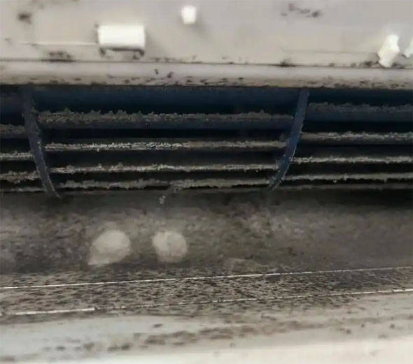 吉林空调吹的风有股烧焦味是怎么回事